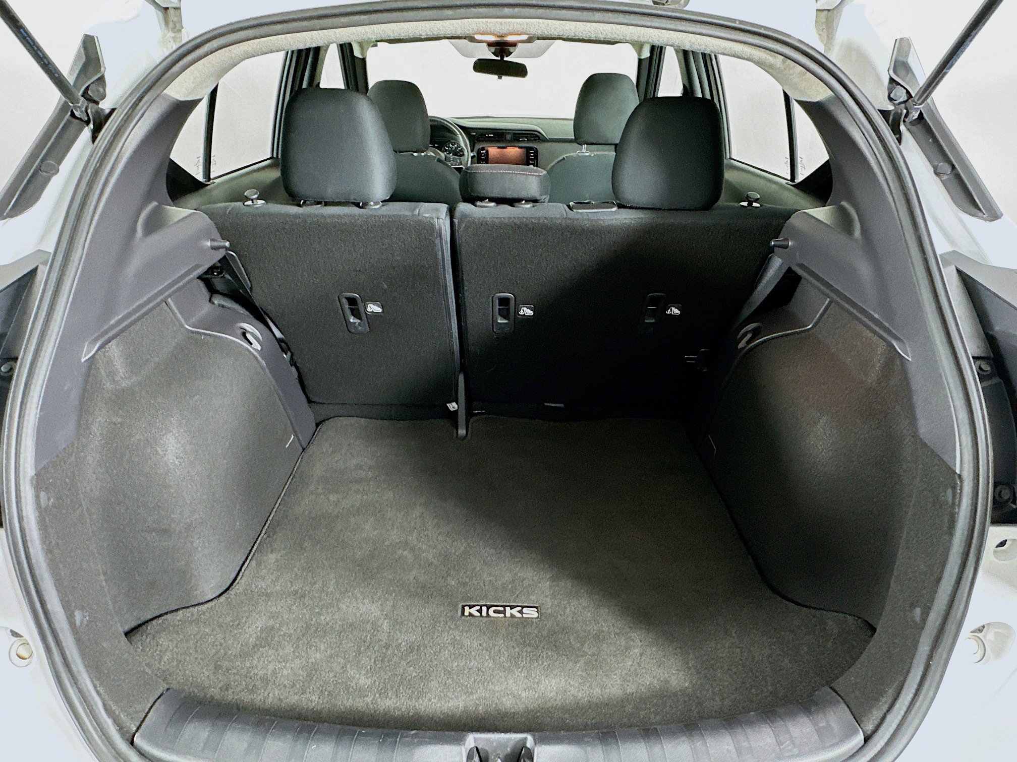 Used 2024 Nissan Kicks SR image 25