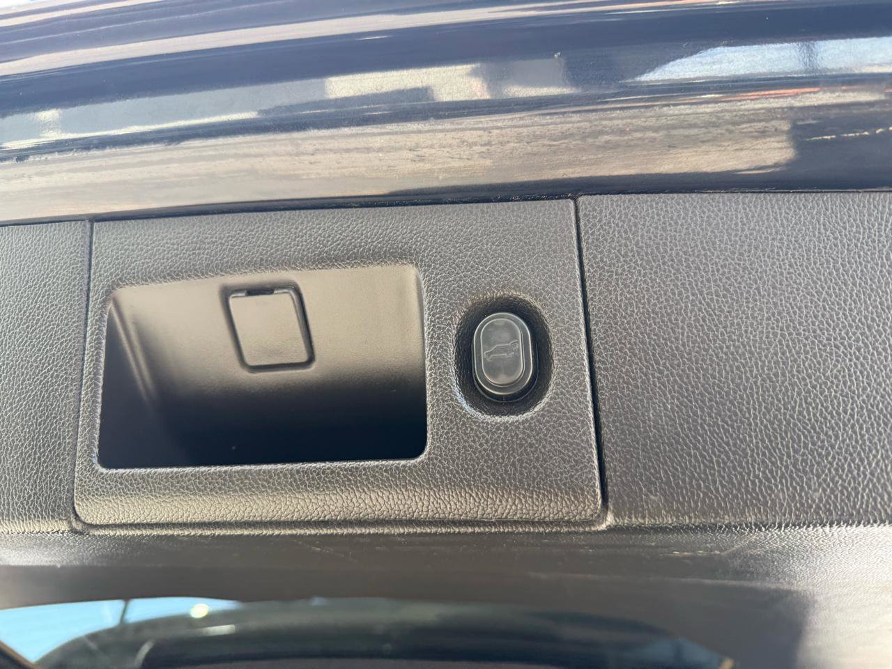 Used 2015 Cadillac Escalade Luxury RWD image 10