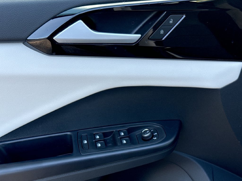 New 2027 Volkswagen Taos S FWD image 15