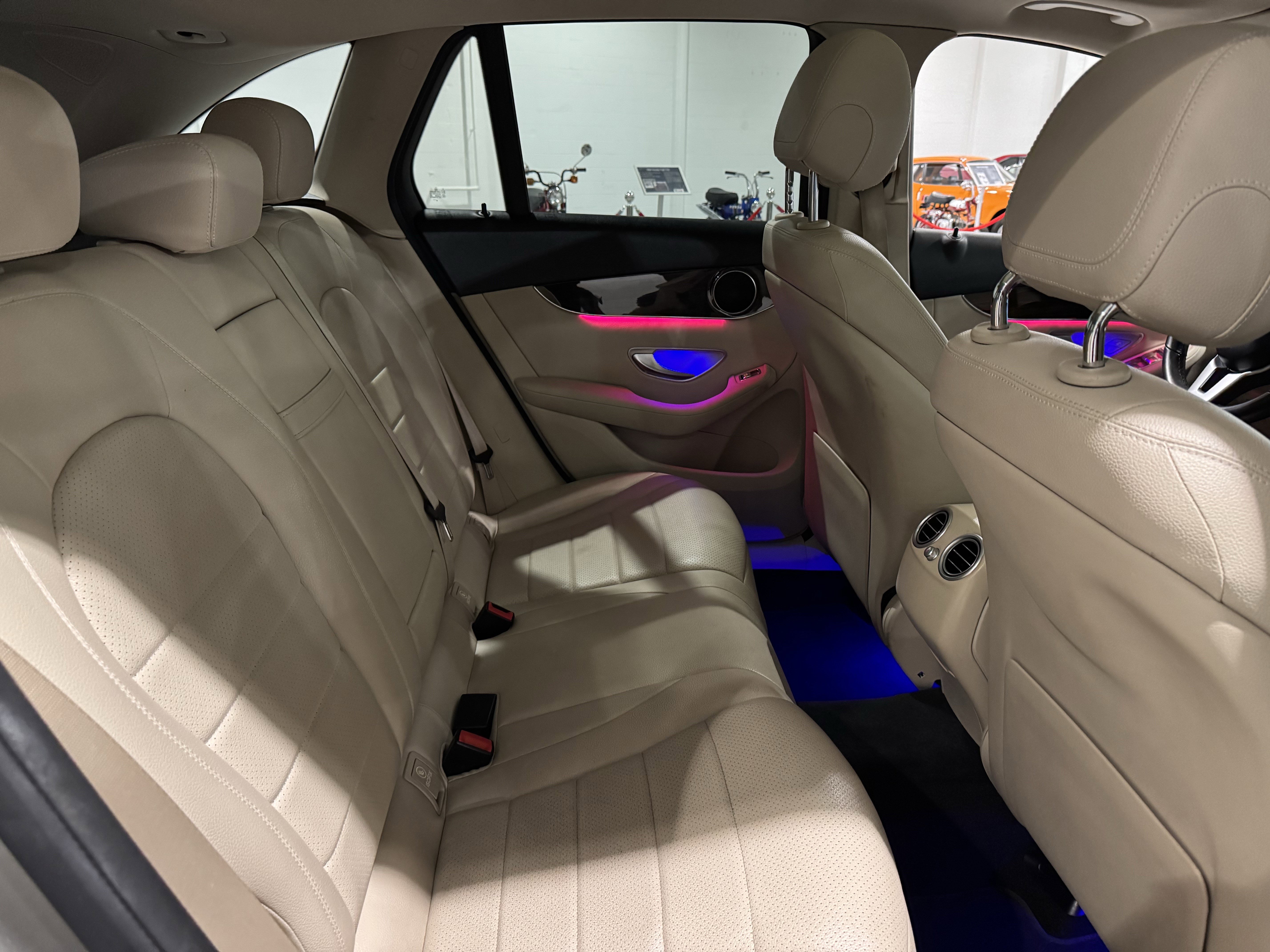 Used 2021 Mercedes-Benz GLC 300 4MATIC w/ Premium Package image 35