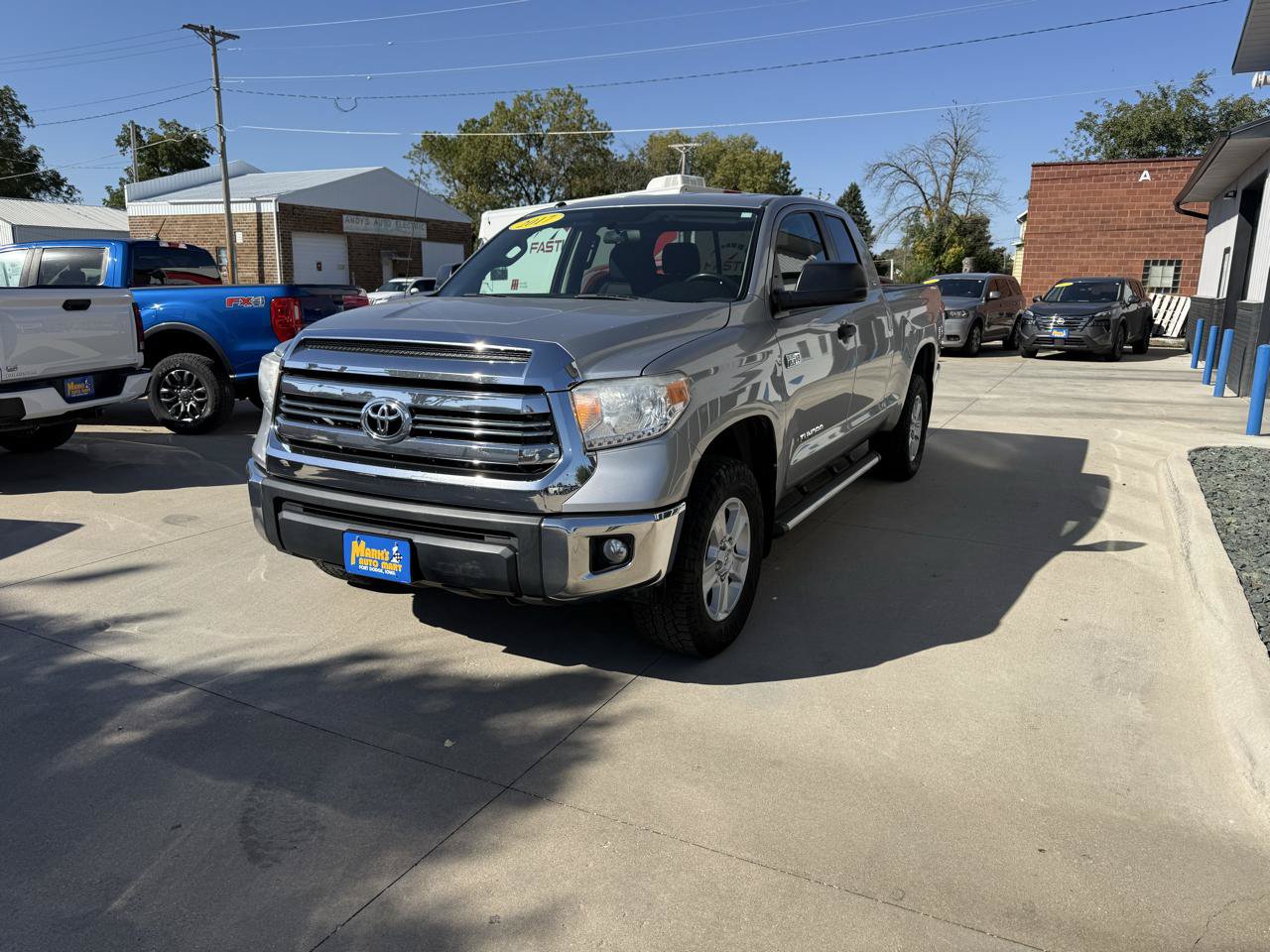 Used 2017 Toyota Tundra SR5 AWD/4WD image 3