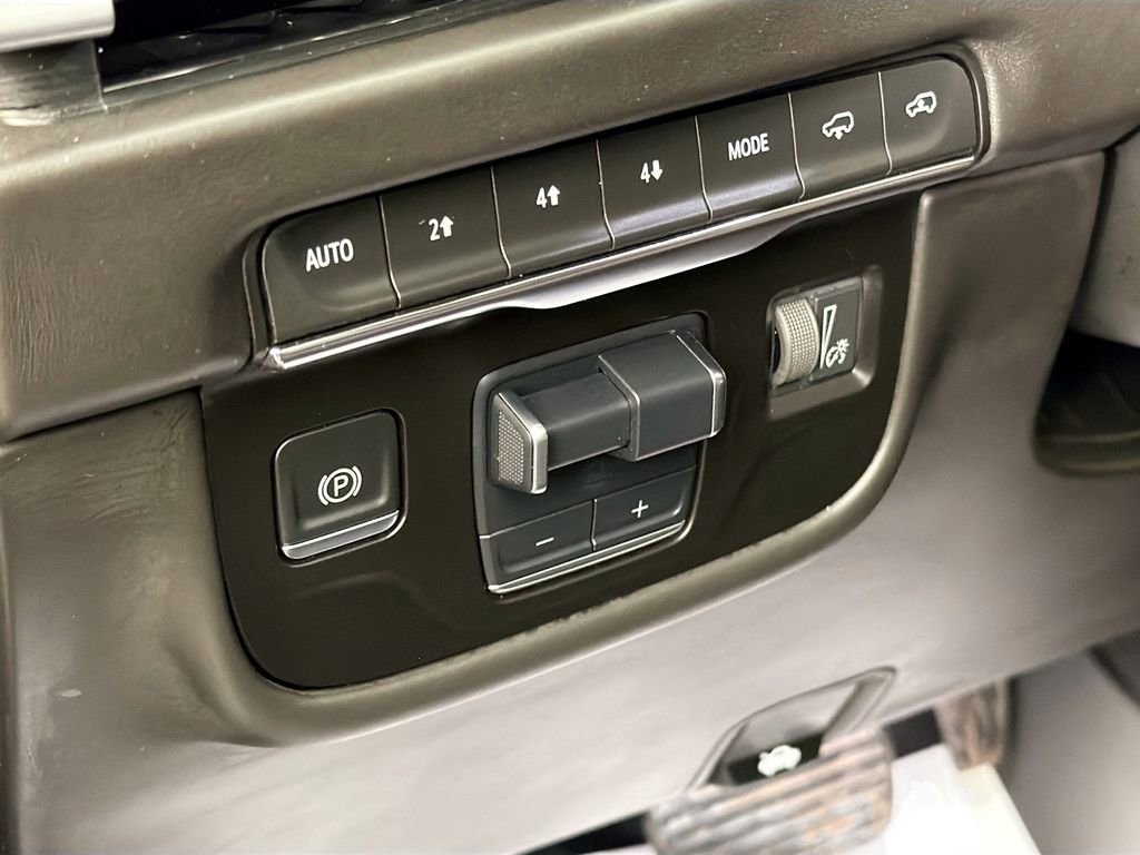 Used 2025 Cadillac Escalade Sport Platinum image 10