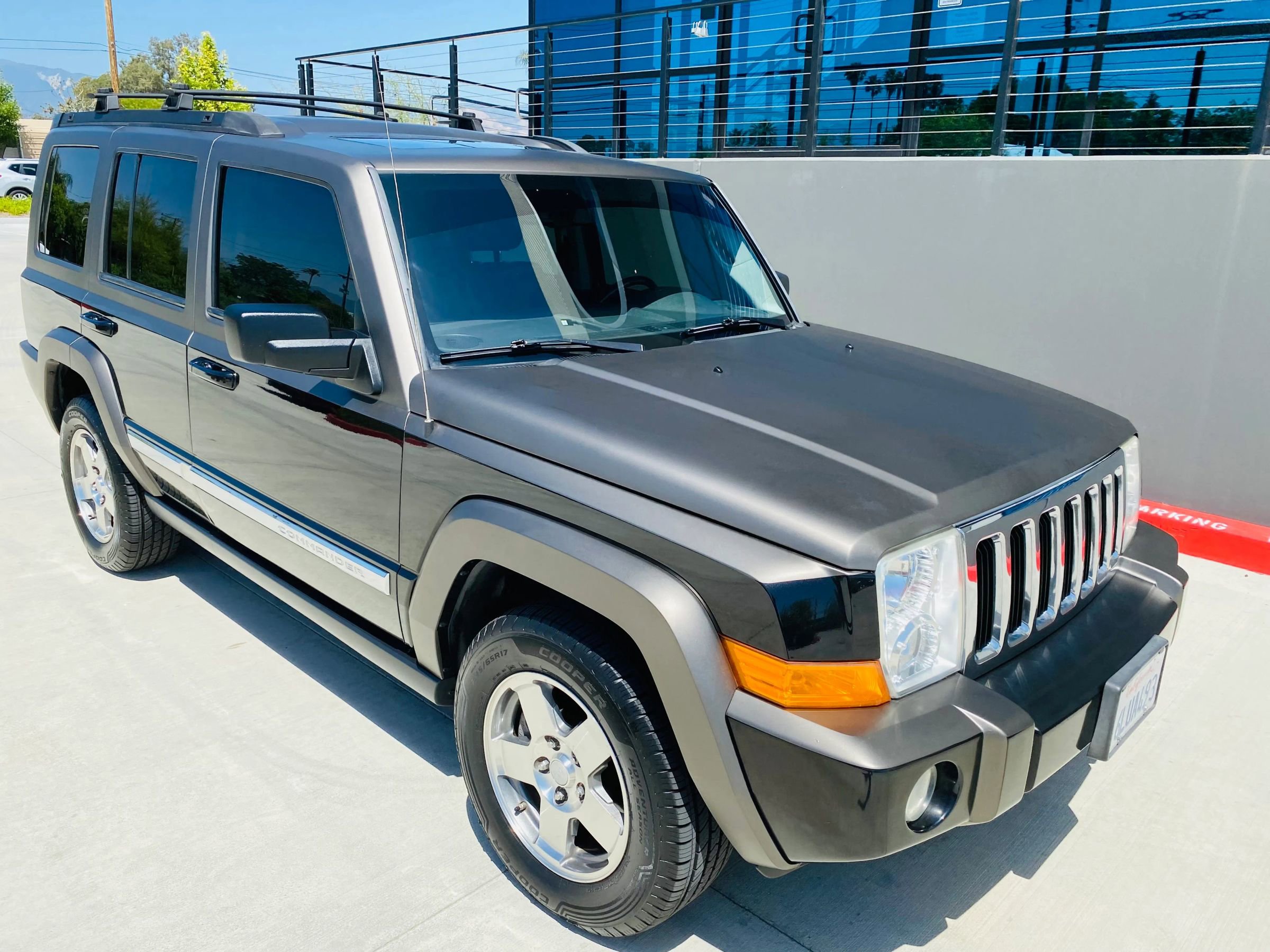 Used 2010 Jeep Commander Sport w/ Sun/Sound Group RWD image 6