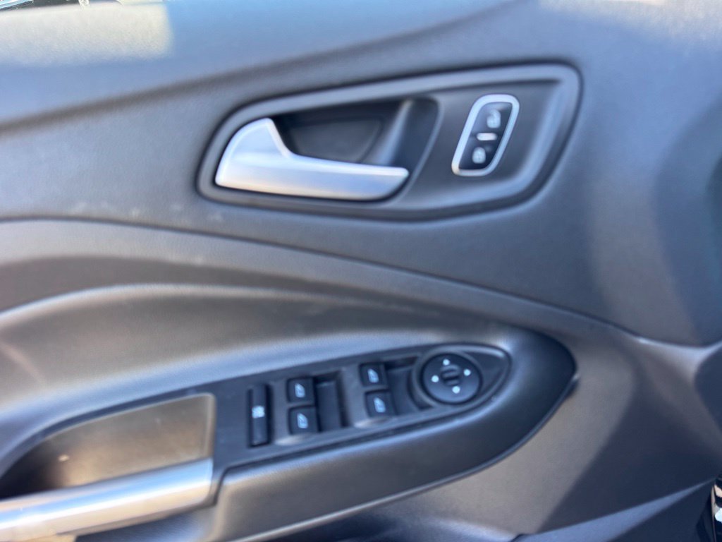 Used 2017 Ford Escape SE w/ SE Cold Weather Package FWD image 20