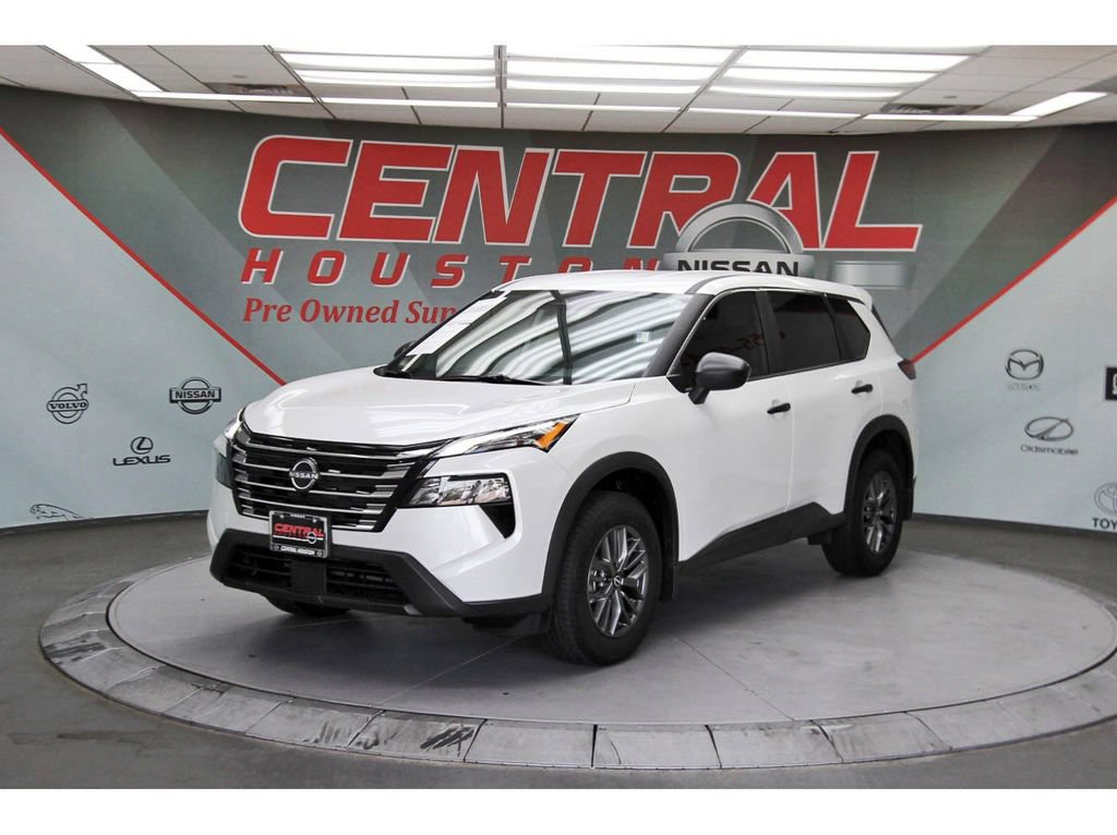 Used 2025 Nissan Rogue S FWD image 2
