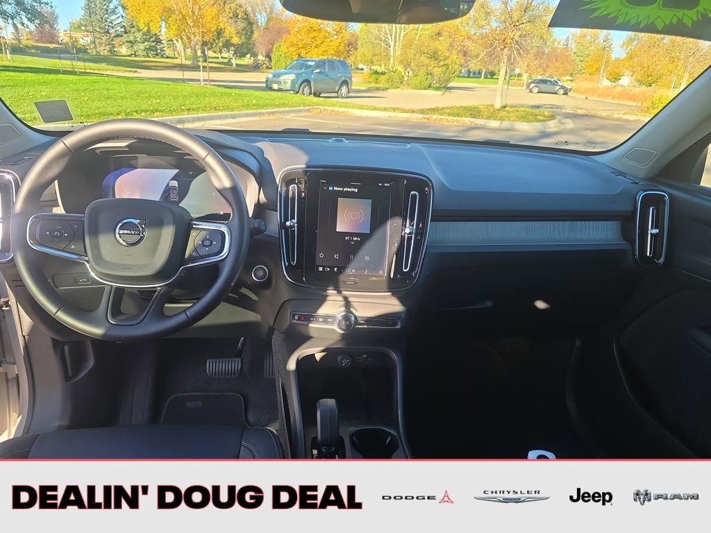 Used 2025 Volvo XC40 B5 Core AWD/4WD image 13