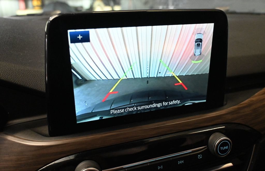 Used 2020 Ford Escape Titanium FWD image 16