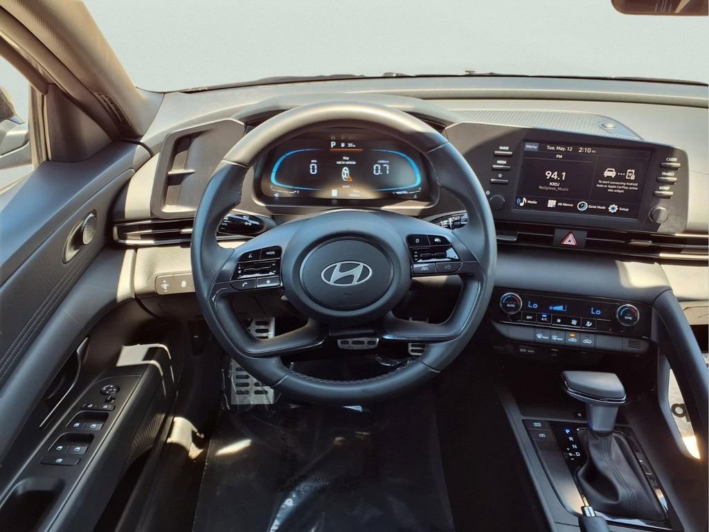 Used 2025 Hyundai Elantra Sport FWD image 9