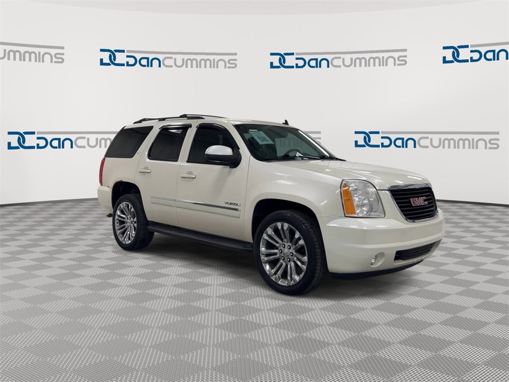 Used 2012 GMC Yukon SLT w/ SLT-2 Equipment Package image 2