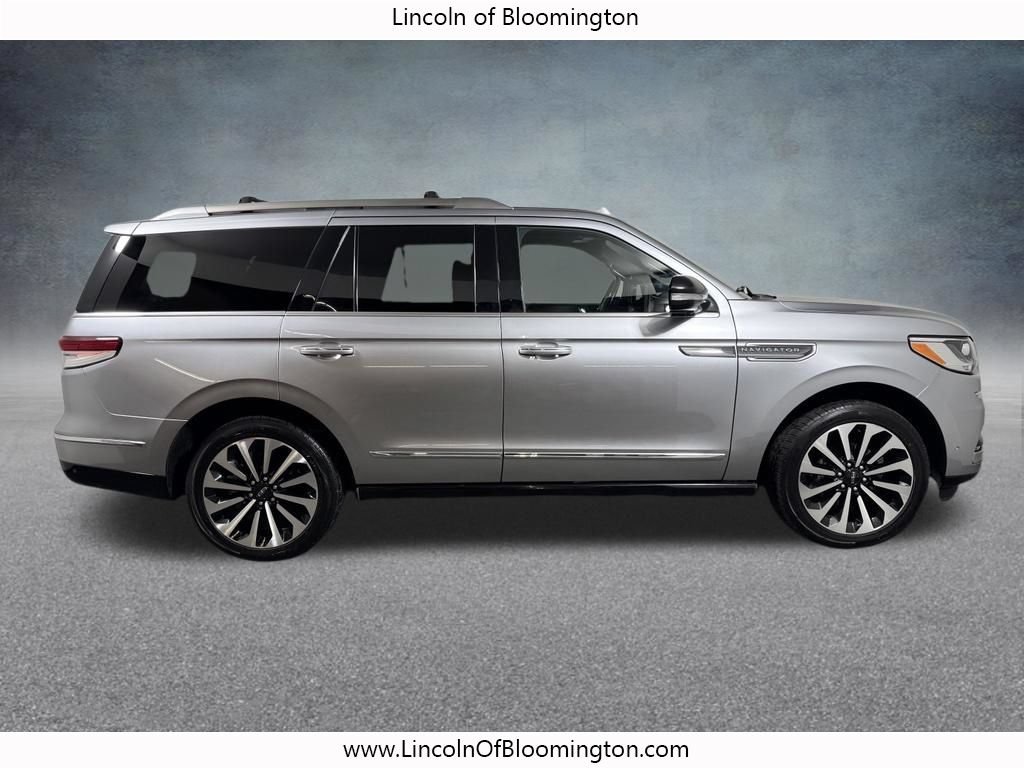 Used 2023 Lincoln Navigator Reserve AWD/4WD image 7