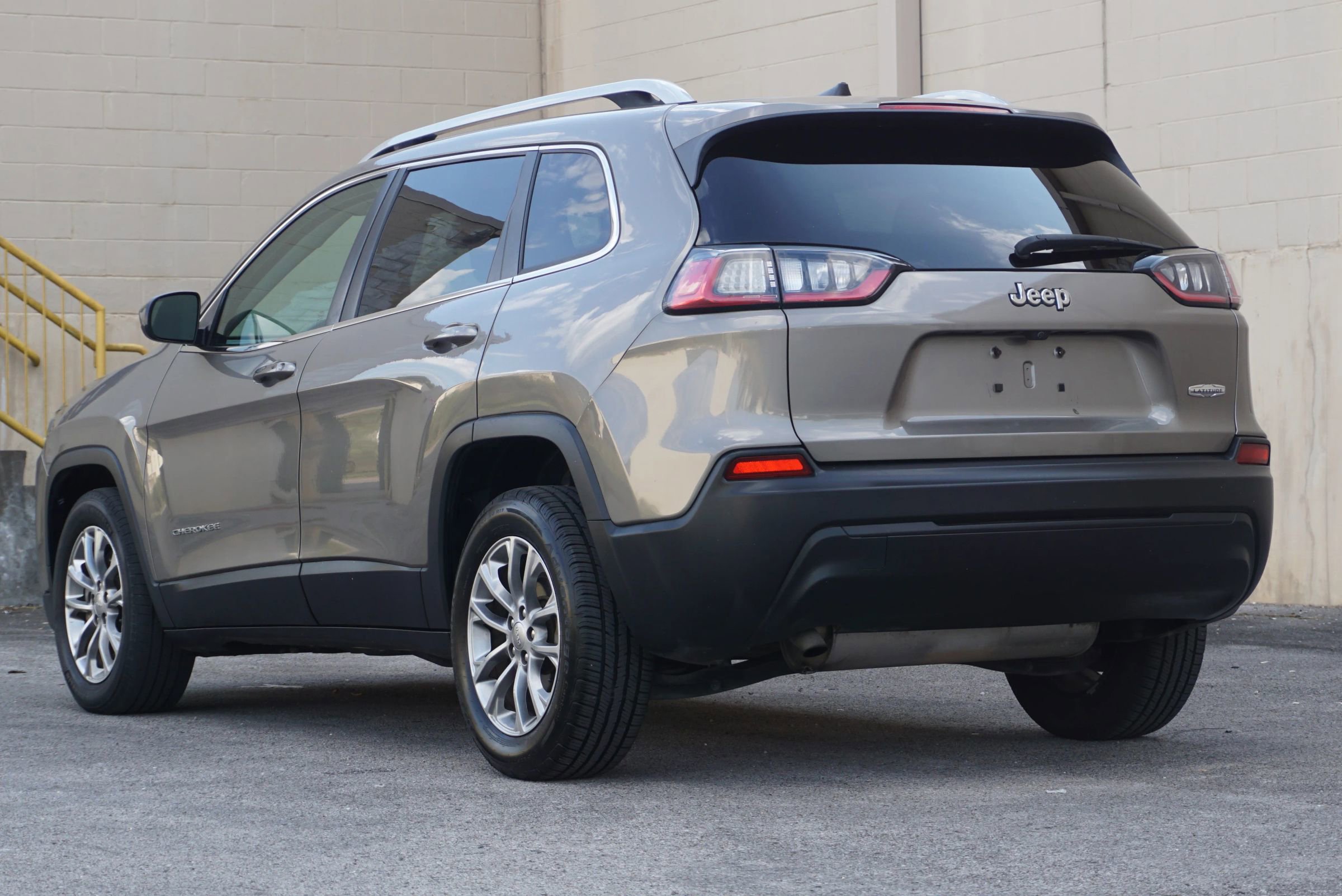 Used 2019 Jeep Cherokee Latitude Plus image 7