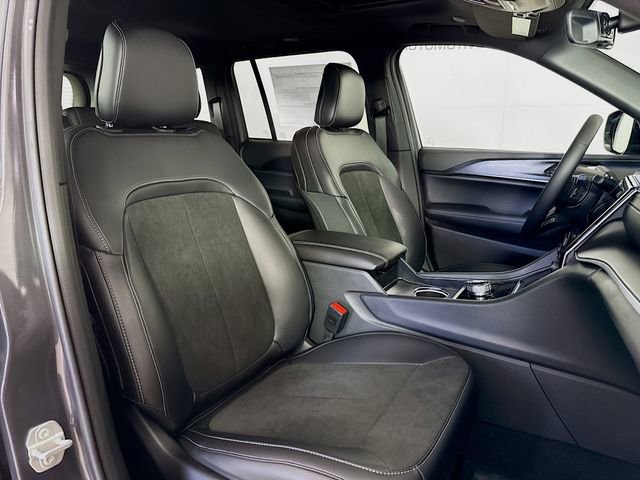 New 2025 Jeep Grand Cherokee Altitude image 28