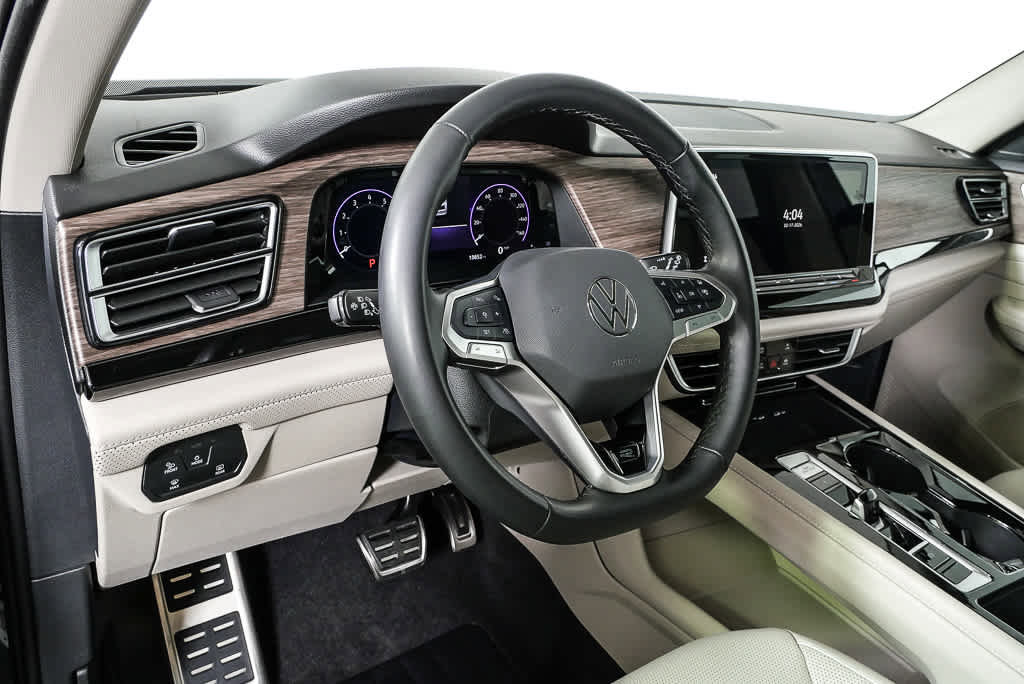 Certified 2025 Volkswagen Atlas SEL Premium R-Line image 4