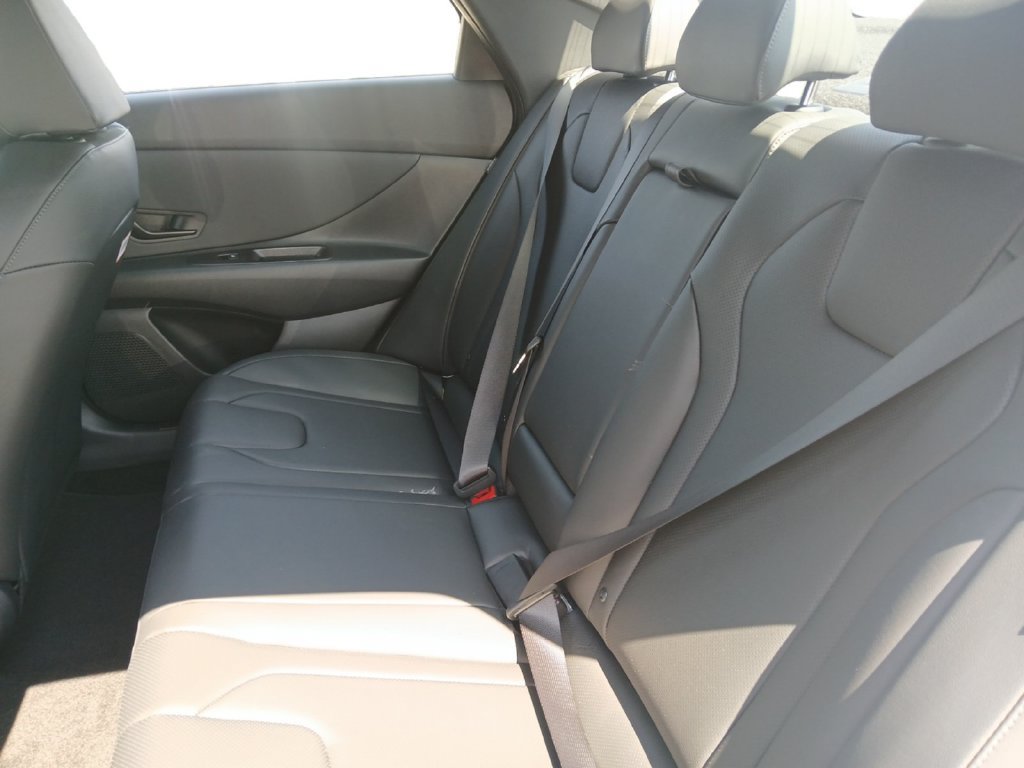 New 2026 Hyundai Elantra SEL Sport FWD image 11