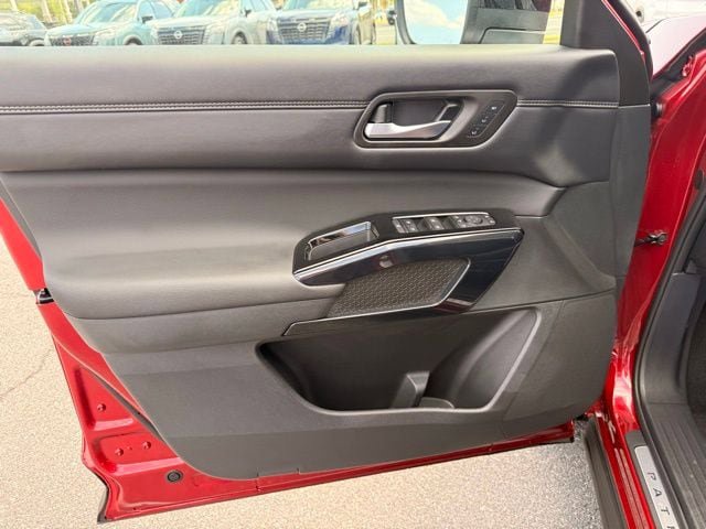 New 2026 Nissan Pathfinder Platinum AWD/4WD image 10