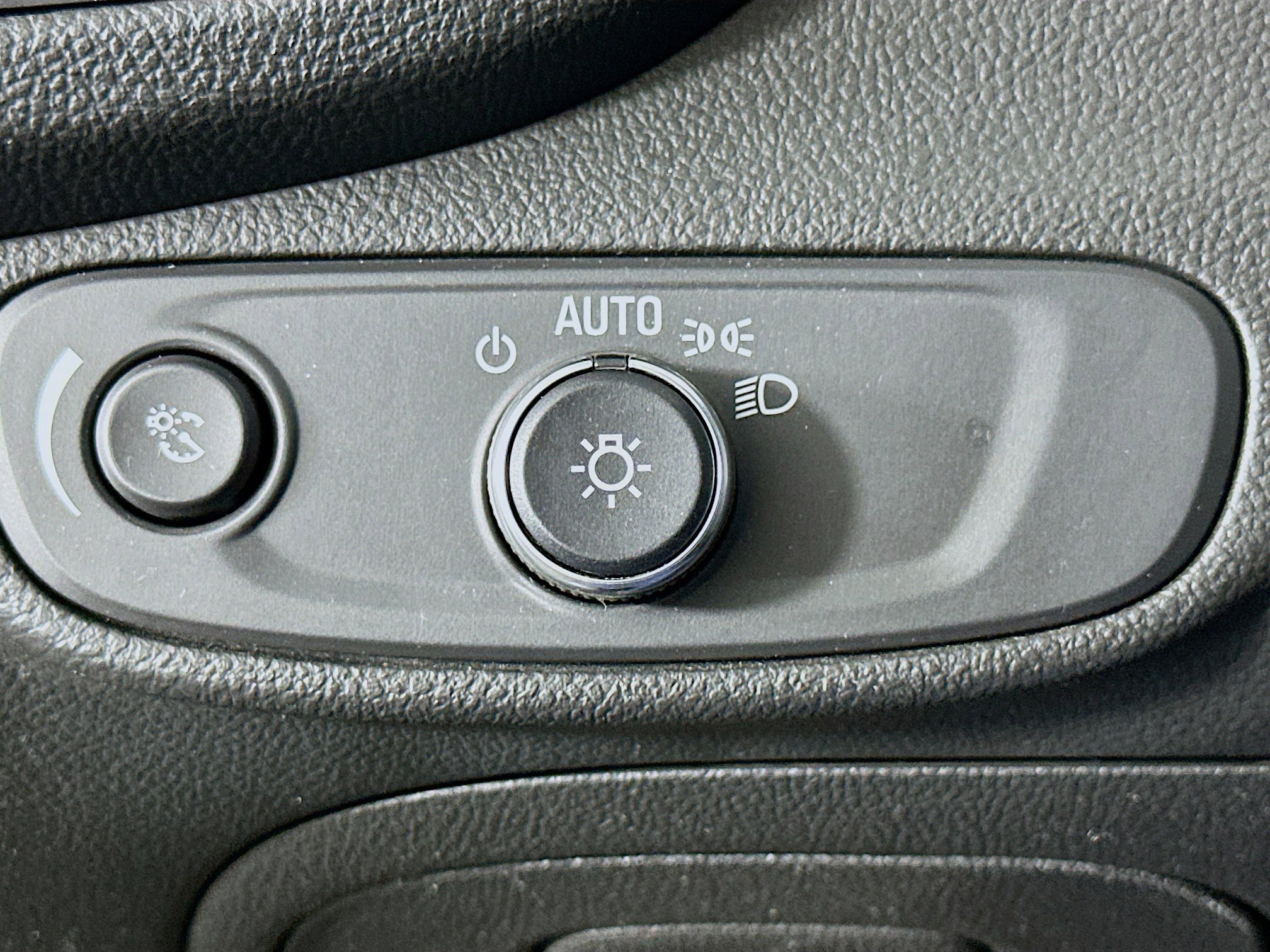 Used 2020 Chevrolet Trax LS image 17