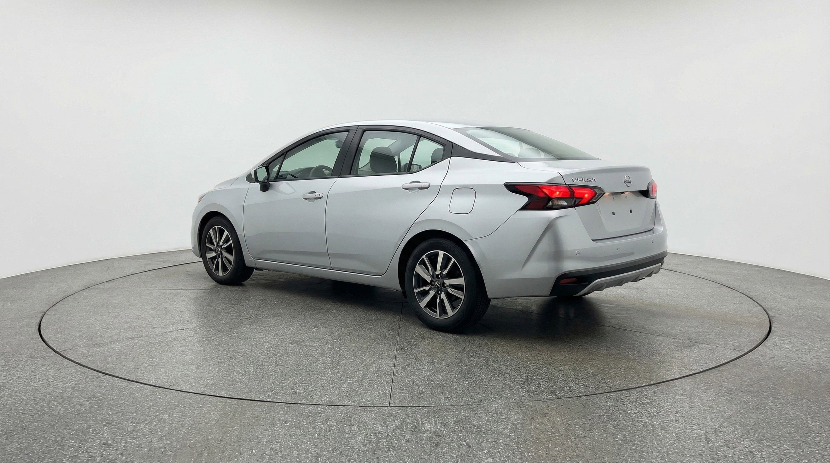 Used 2025 Nissan Versa SV image 6