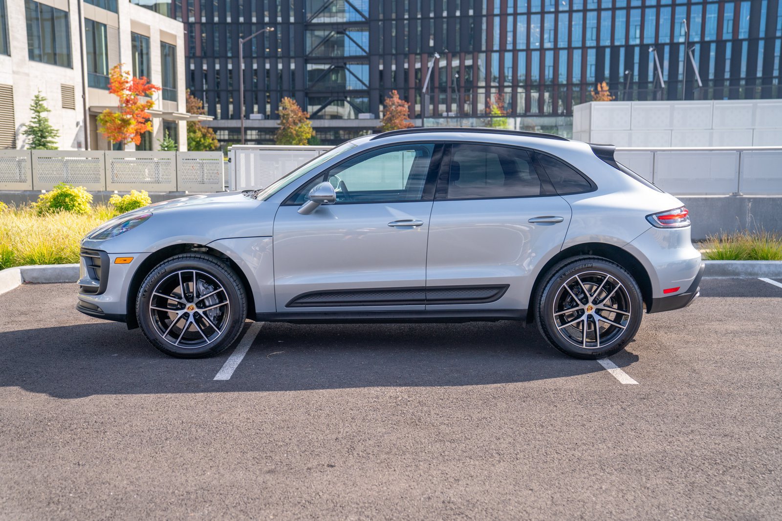 Certified 2026 Porsche Macan AWD/4WD image 2