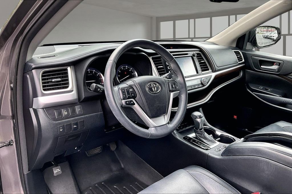 Used 2015 Toyota Highlander Limited FWD image 14