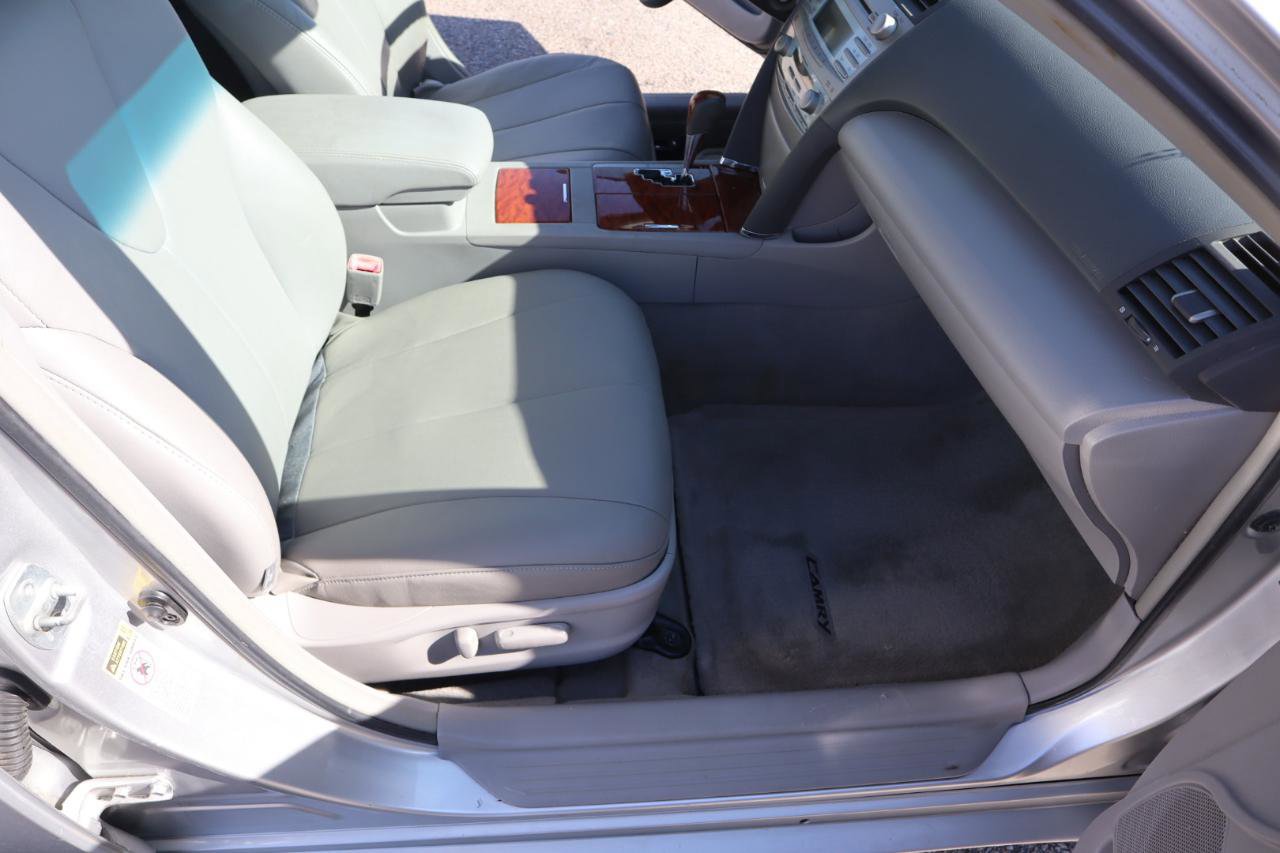 Used 2009 Toyota Camry XLE FWD image 19