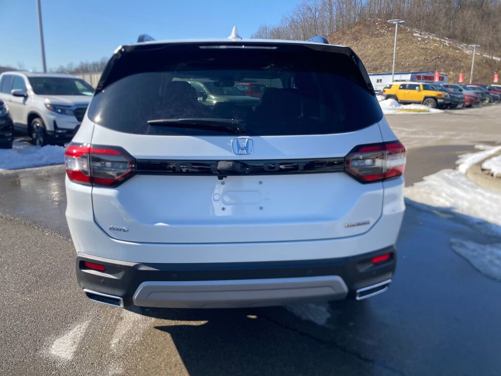 New 2025 Honda Pilot Touring image 4