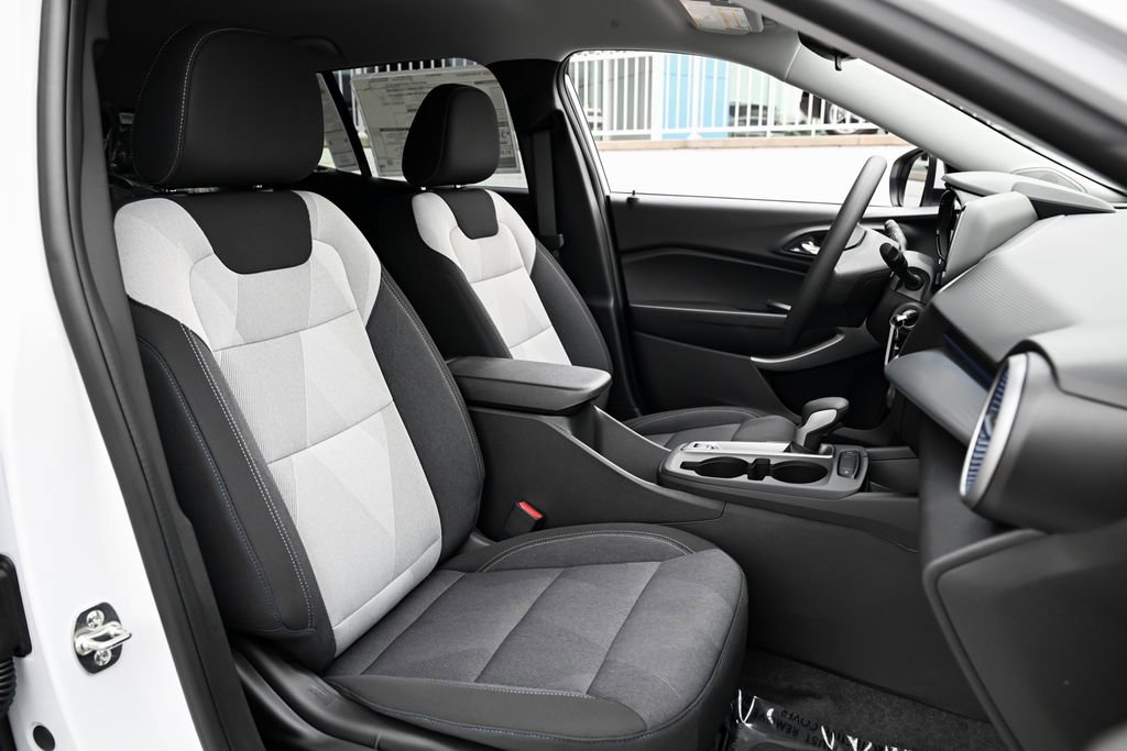 New 2026 Chevrolet Trax LS w/ LS Convenience Package FWD image 30