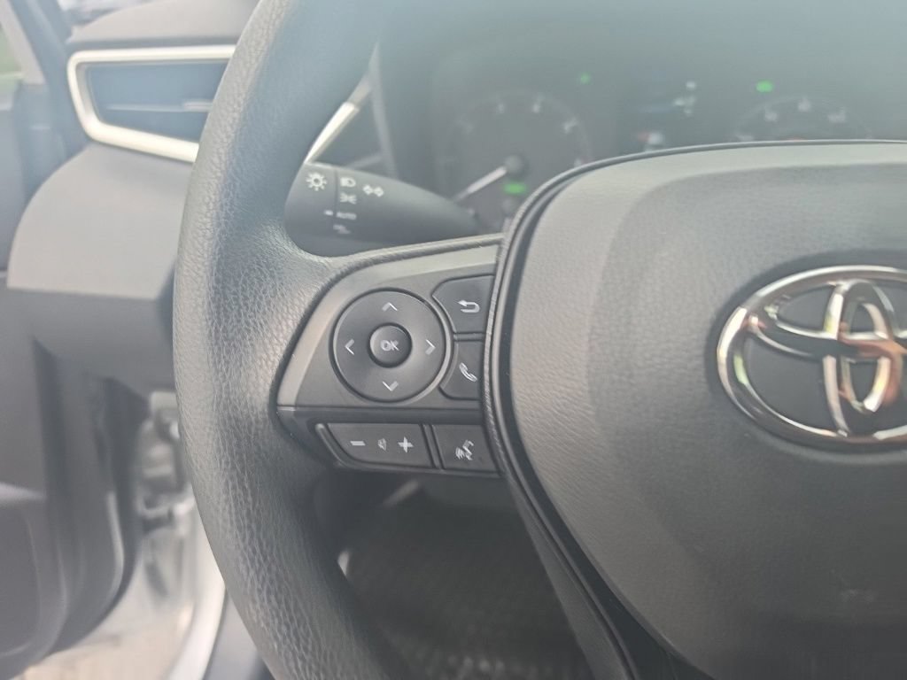 Used 2025 Toyota Corolla LE FWD image 16