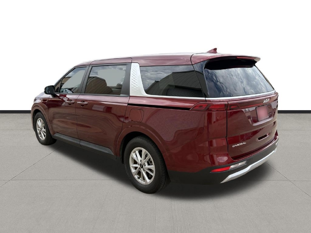 Used 2024 Kia Carnival LX FWD image 7