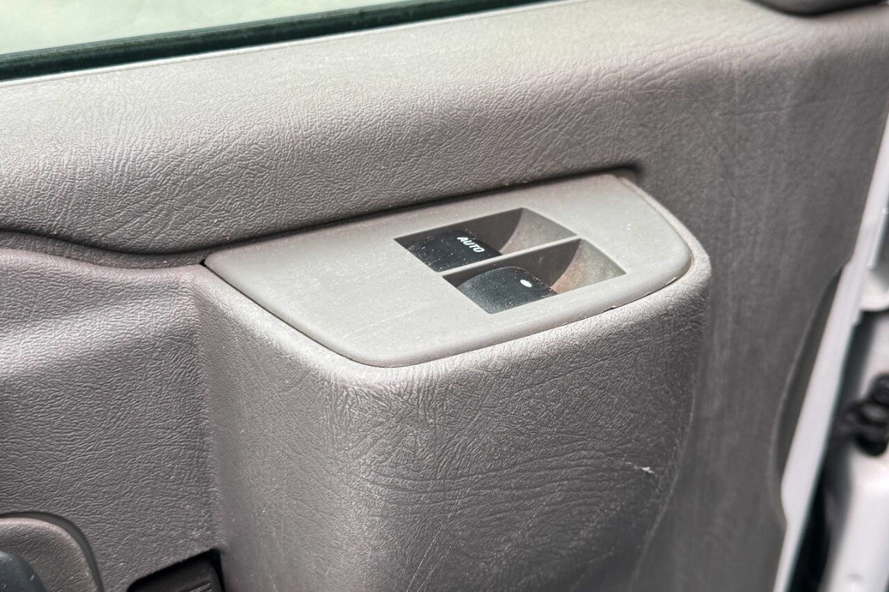 Used 2016 Chevrolet Express 2500 2500 3dr Cargo Van image 22