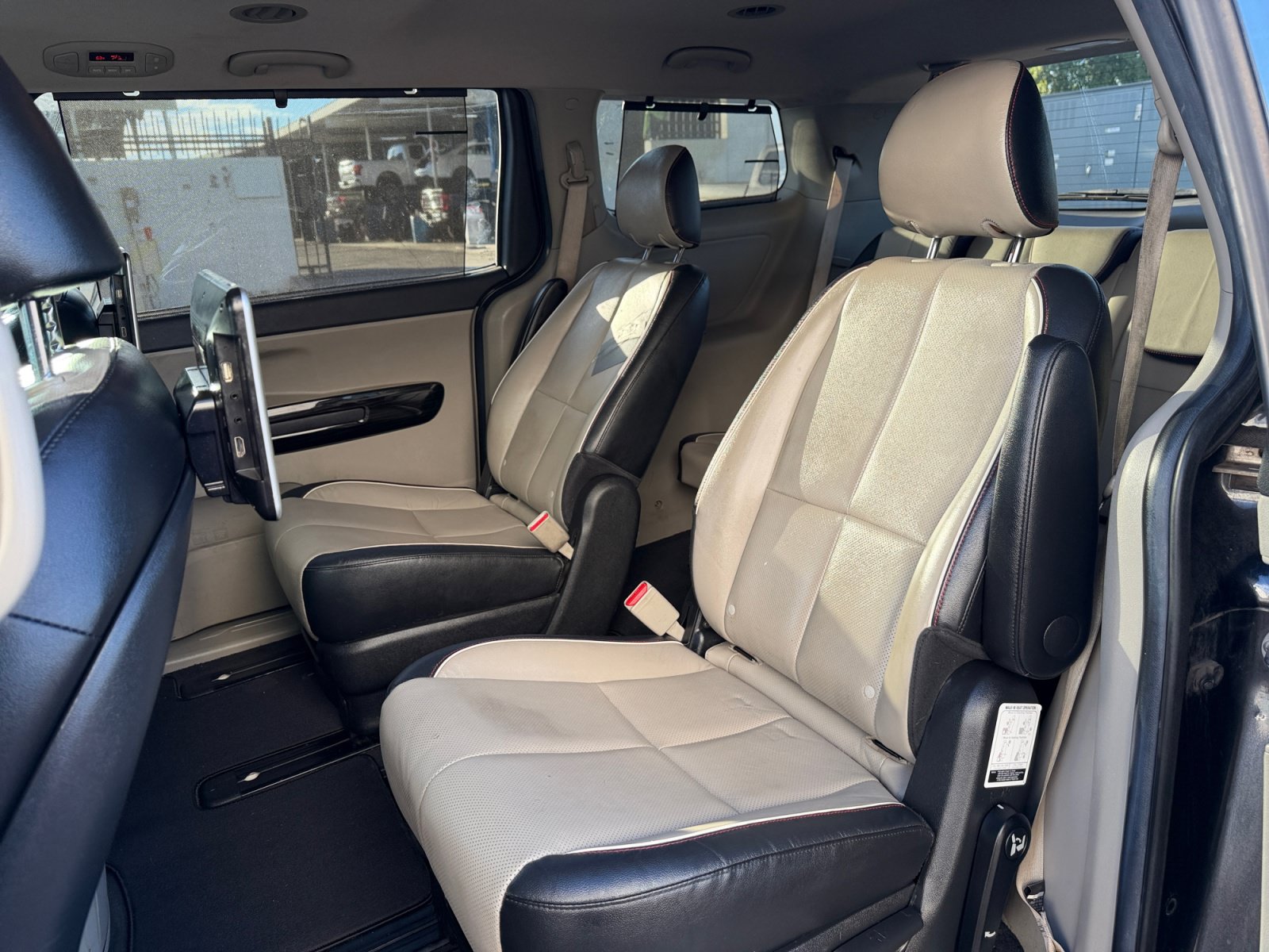 Used 2019 Kia Sedona SX FWD image 27