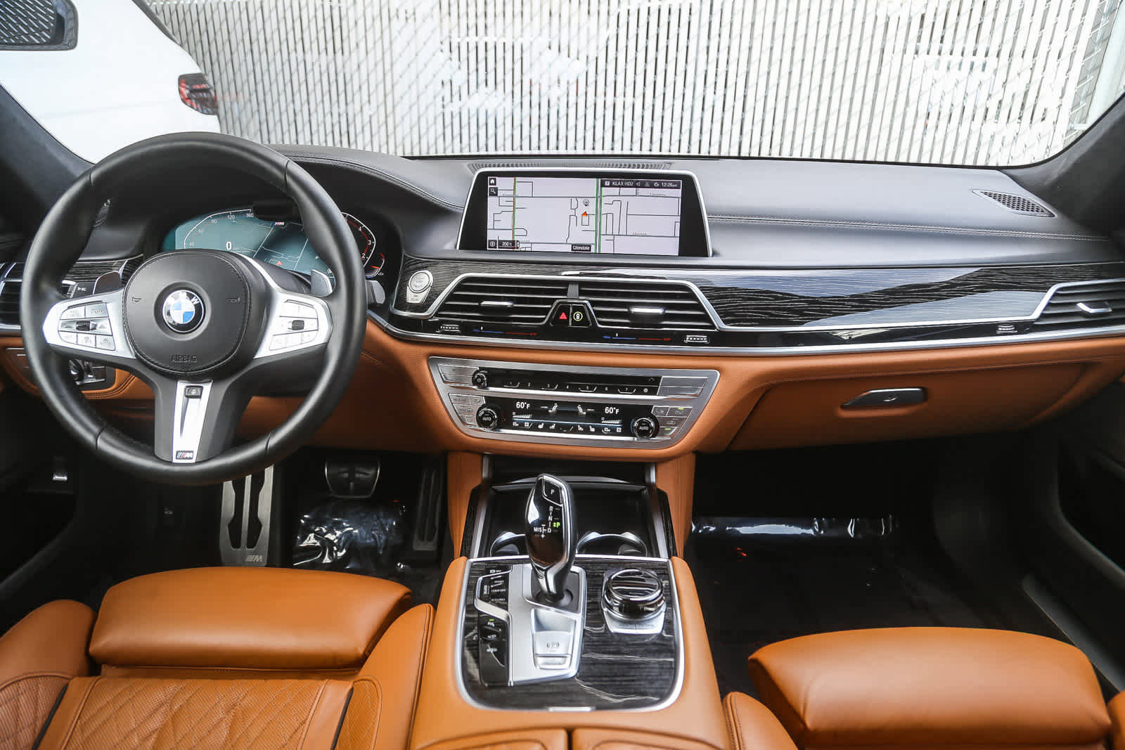 Certified 2022 BMW 750i xDrive w/ Autobahn Package image 9