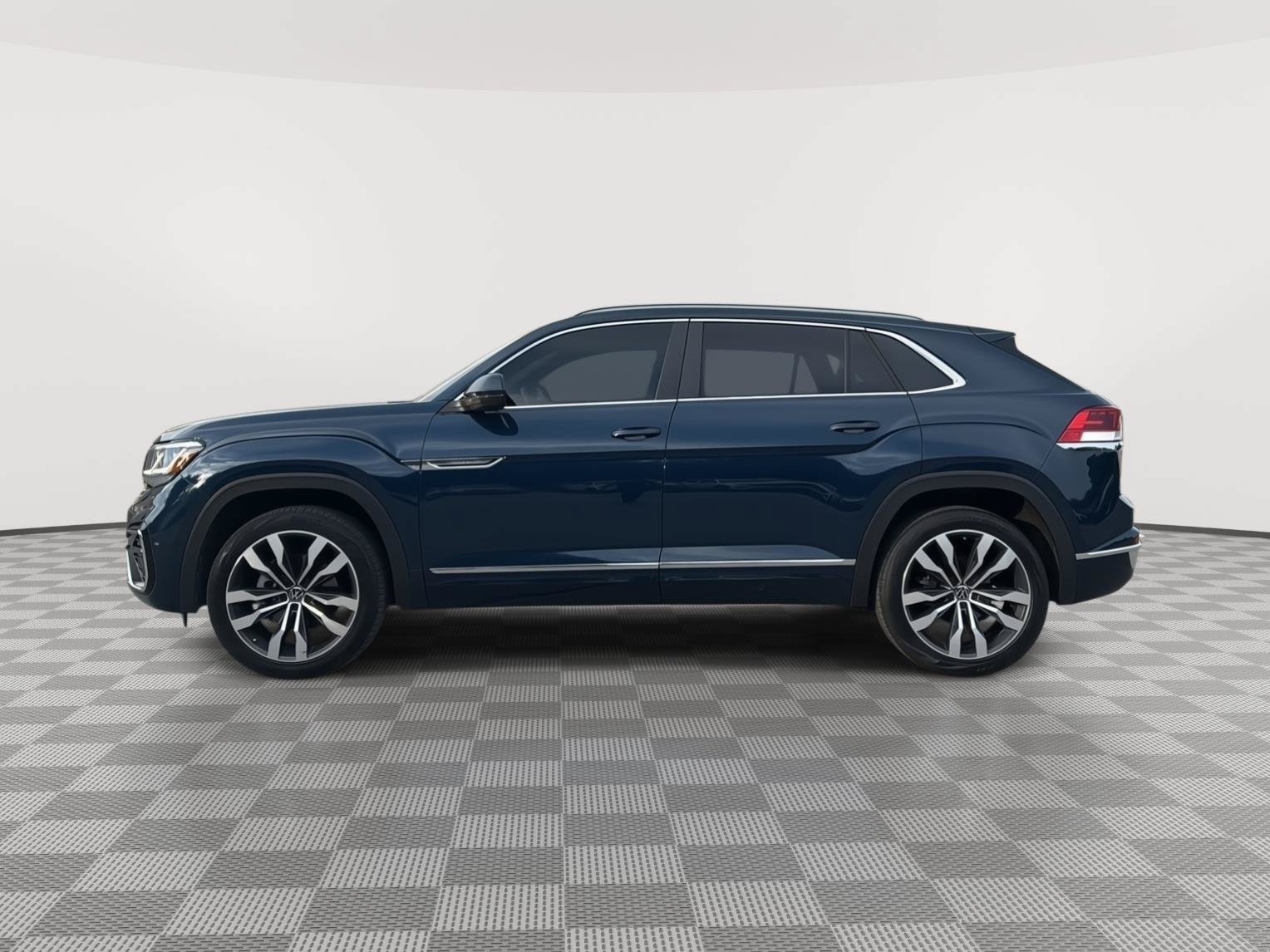 Used 2021 Volkswagen Atlas Cross Sport SEL R-Line AWD/4WD image 15