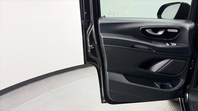 Used 2016 Mercedes-Benz Metris Passenger image 13