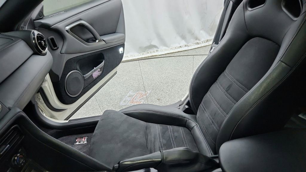 Used 2019 Nissan GT-R image 72
