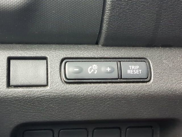 Used 2024 Nissan Frontier SV image 25