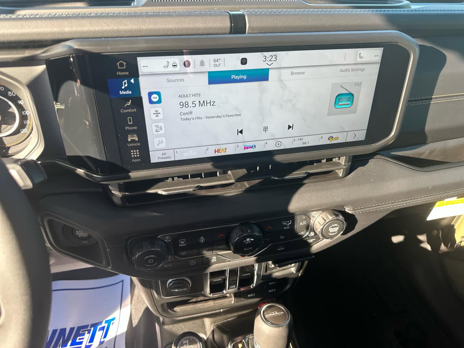 New 2025 Jeep Gladiator Sport image 23