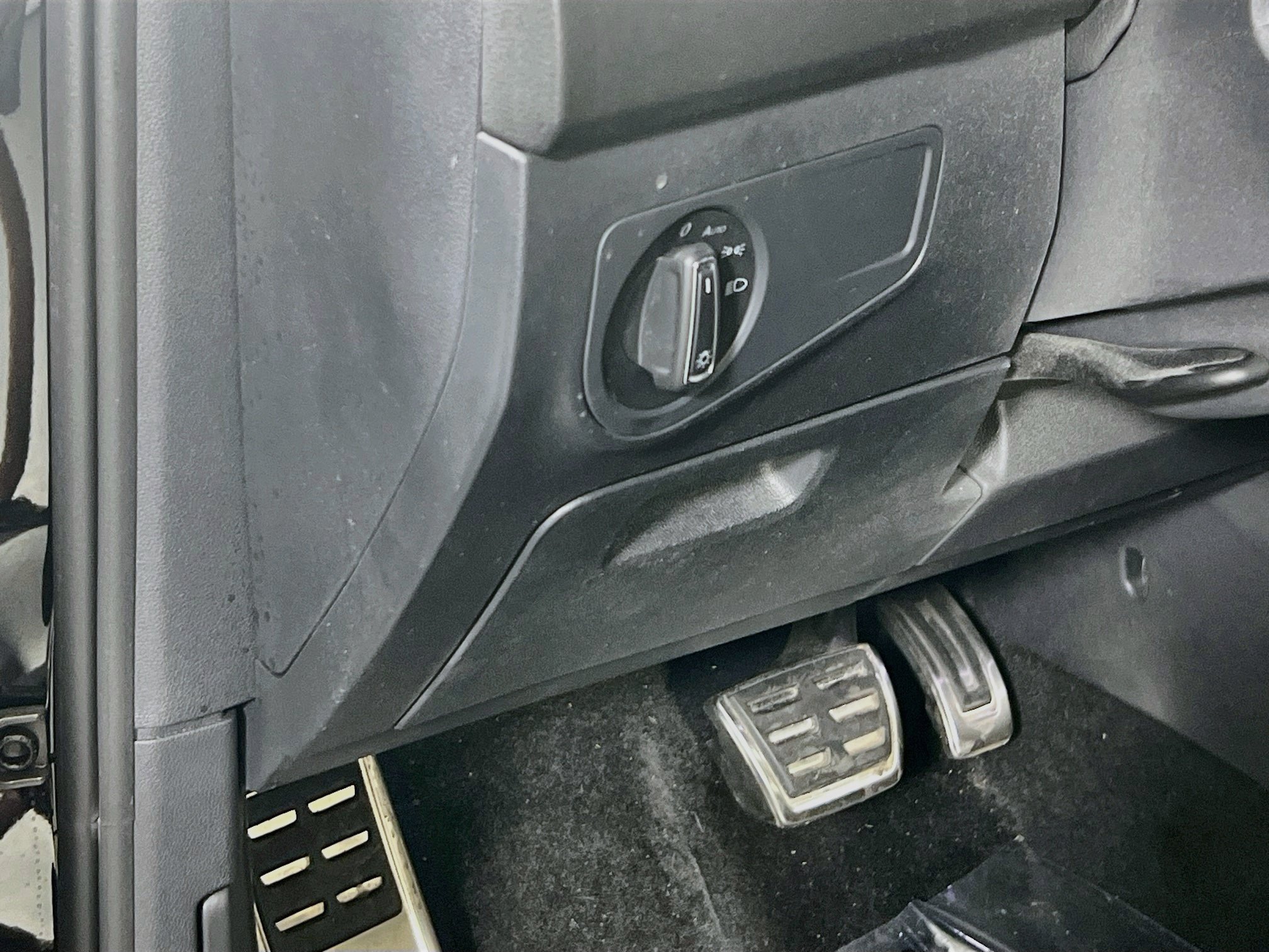 Used 2023 Volkswagen Tiguan SE R-Line AWD/4WD image 10