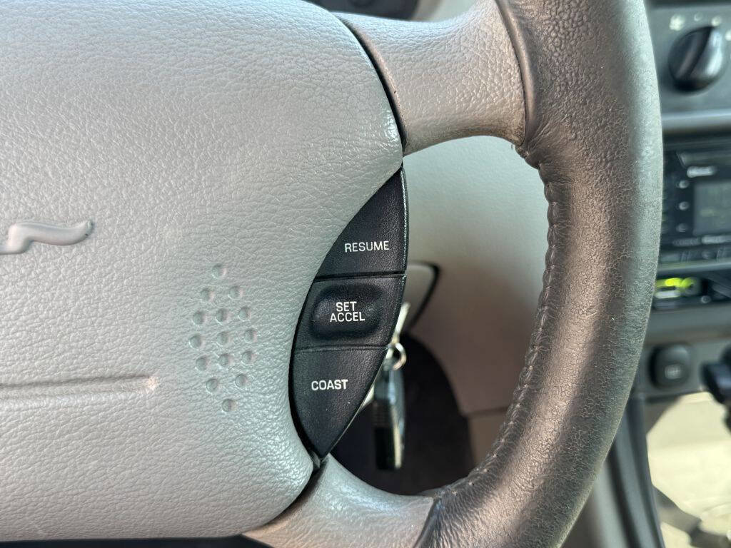 Used 2001 Ford Mustang Convertible image 13