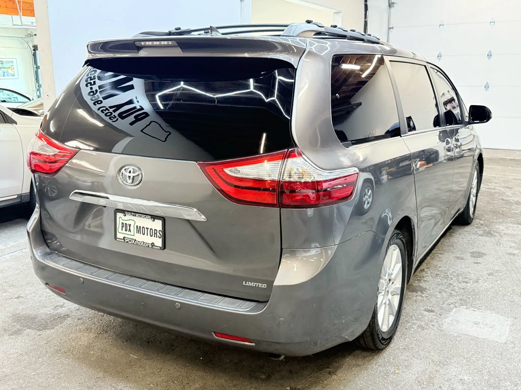 Used 2017 Toyota Sienna Limited Premium image 6