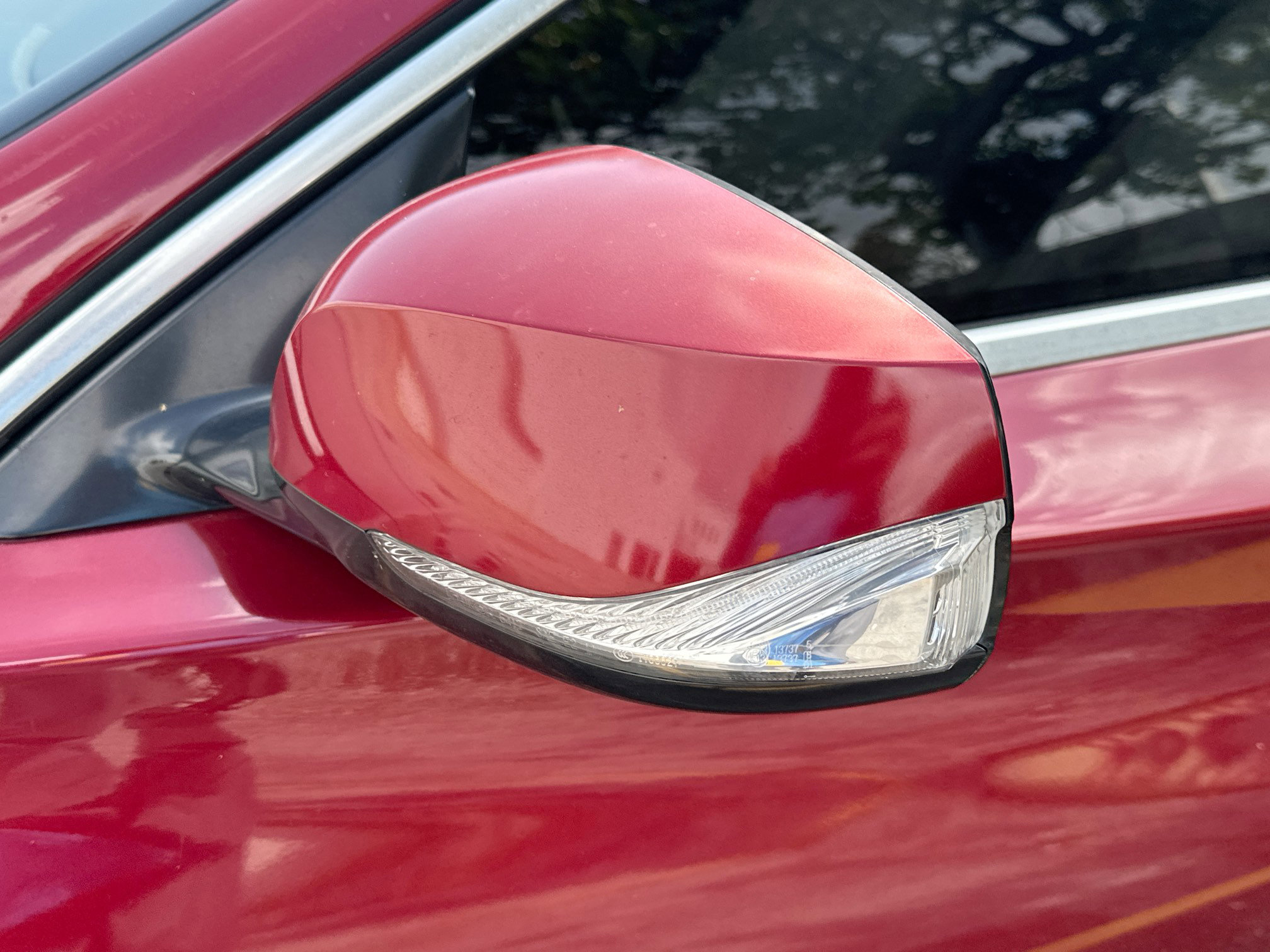 Used 2018 INFINITI QX30 w/ Cargo Package image 8