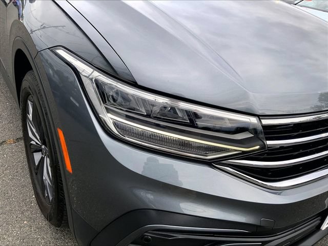 Used 2023 Volkswagen Tiguan SE w/ Panoramic Sunroof Package AWD/4WD image 10