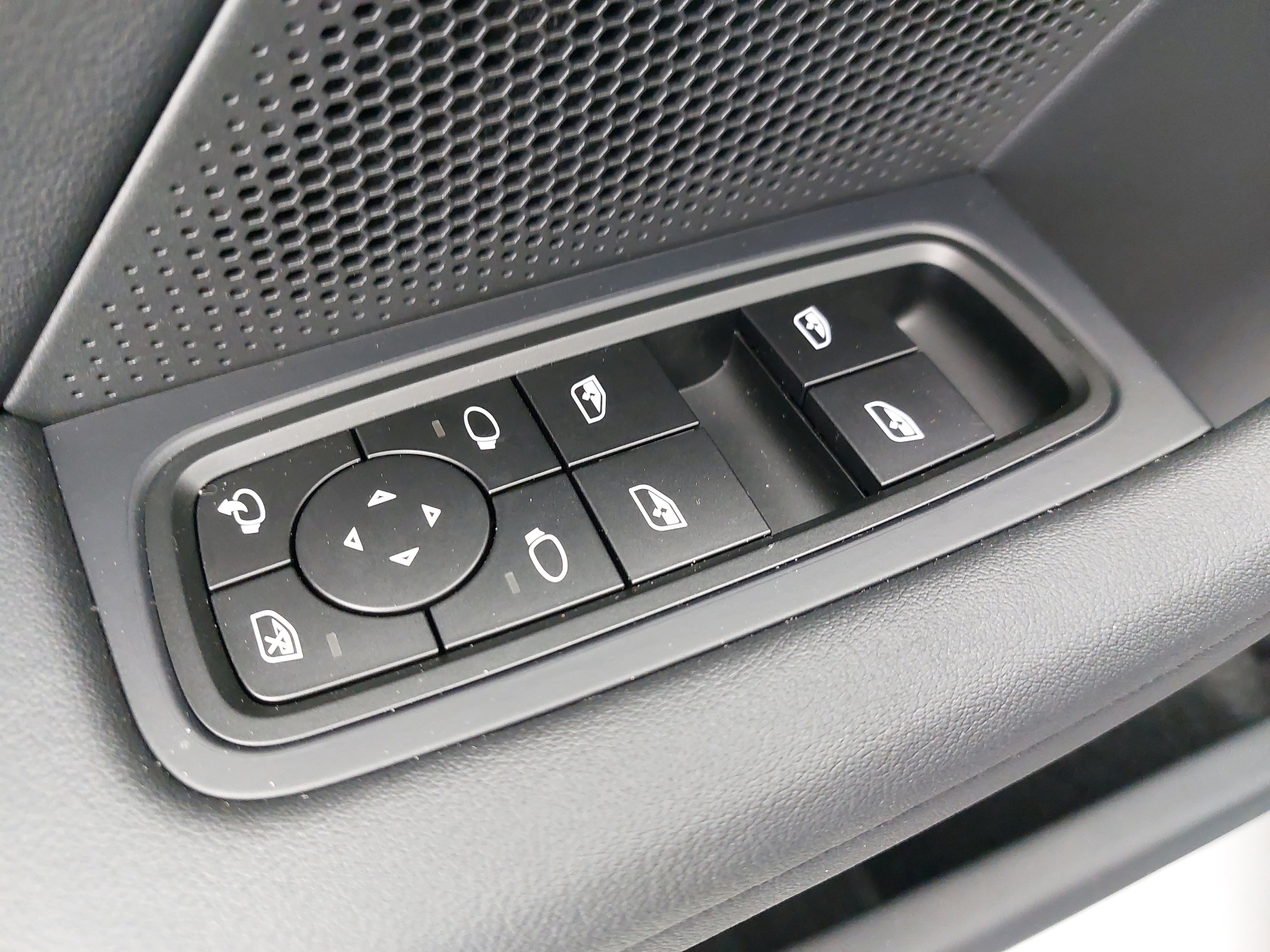 New 2025 Porsche Taycan 4S image 29