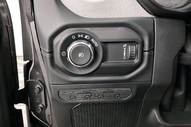Used 2026 Jeep Wrangler Unlimited Sahara AWD/4WD image 40