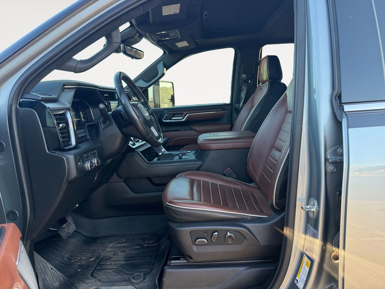 Used 2024 GMC Sierra 2500 Denali Ultimate image 9