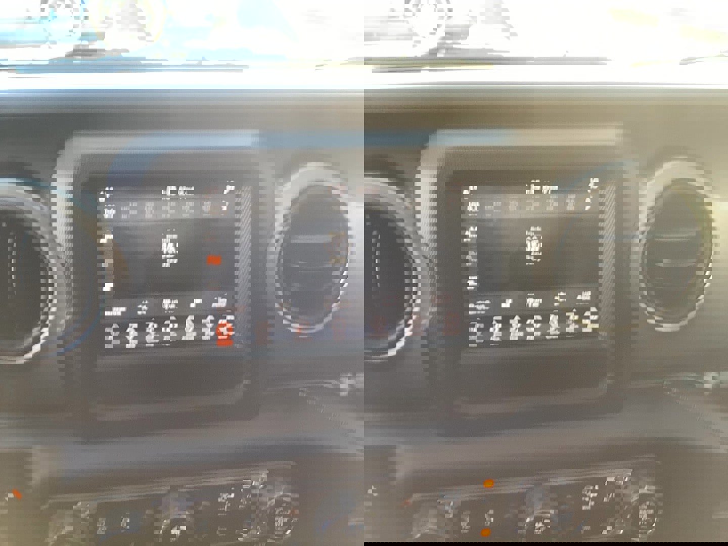 Certified 2021 Jeep Gladiator Willys image 12