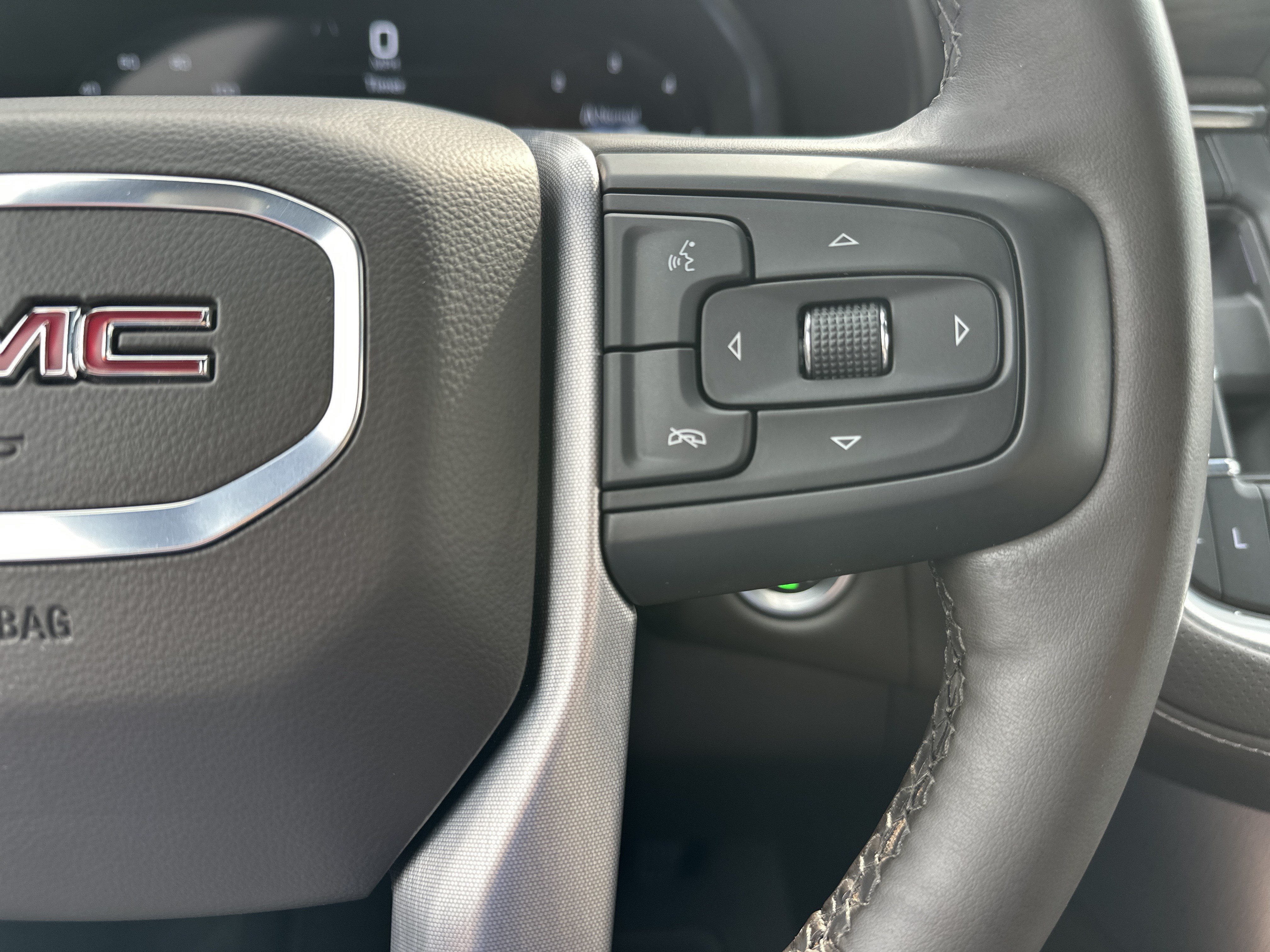 Used 2024 GMC Yukon SLT w/ SLT Luxury Package RWD image 20