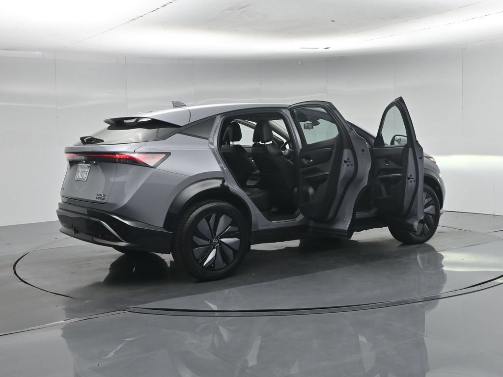 Used 2023 Nissan Ariya AWD image 6