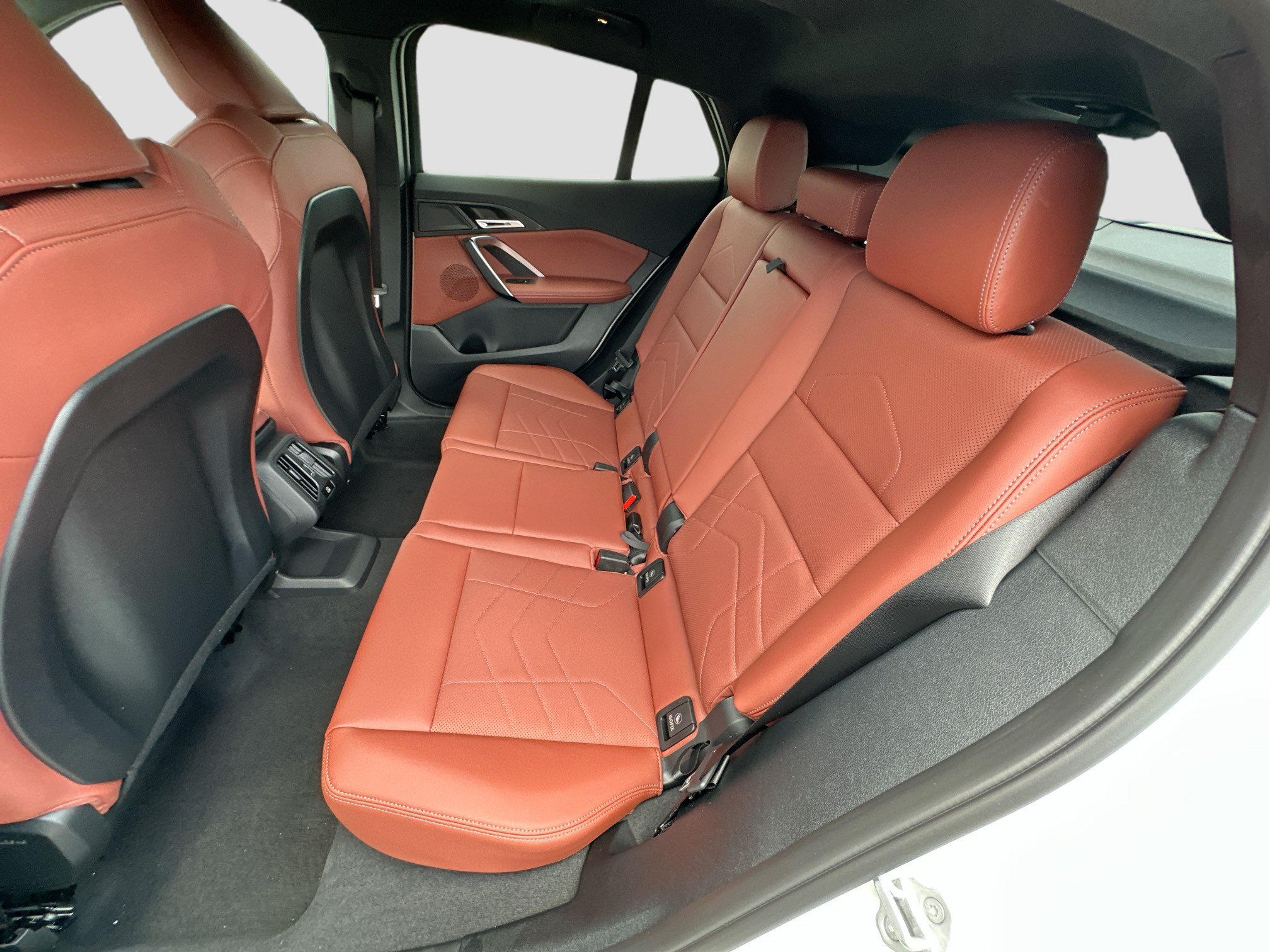 New 2026 BMW X2 xDrive28i AWD/4WD image 19