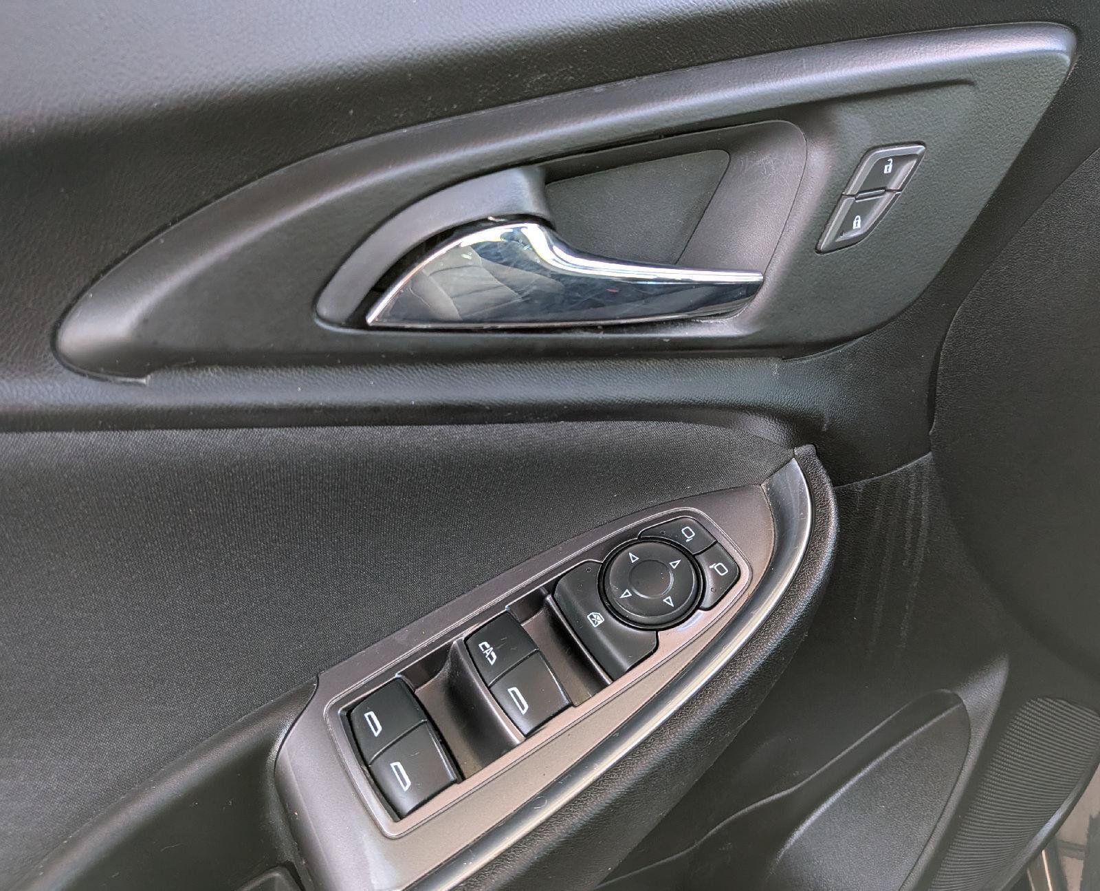 Used 2018 Chevrolet Malibu LT FWD image 15
