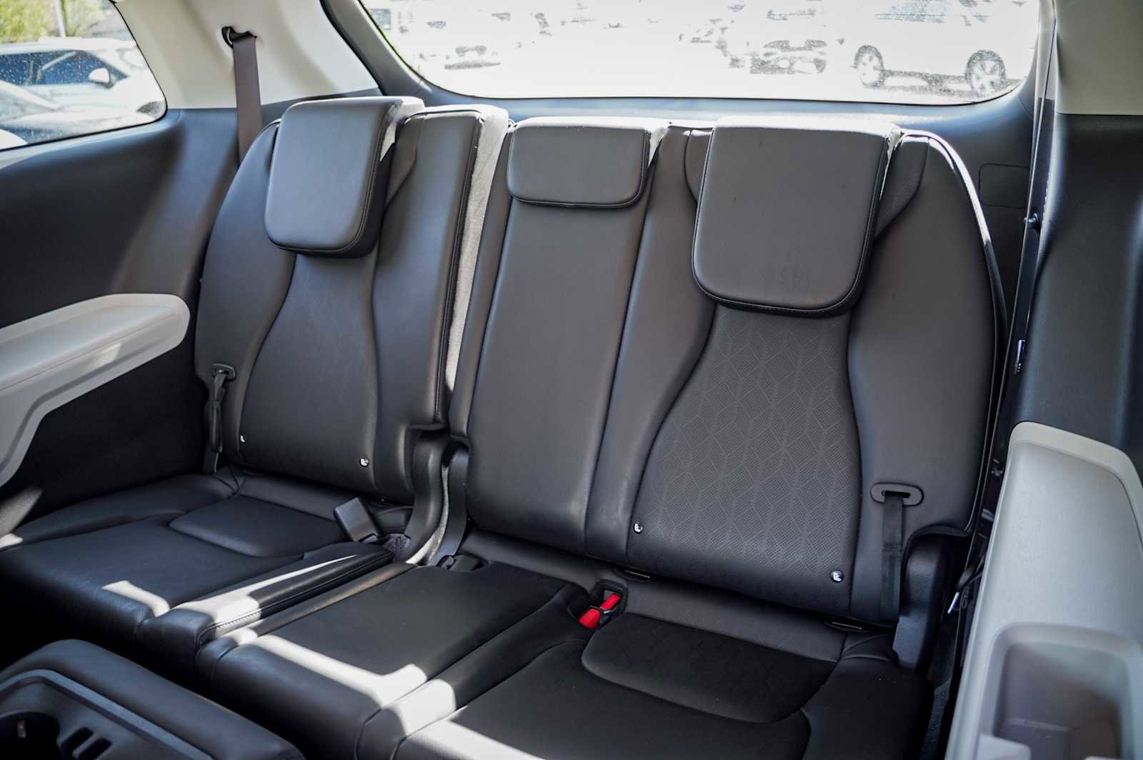 Certified 2024 Kia Carnival LX image 30